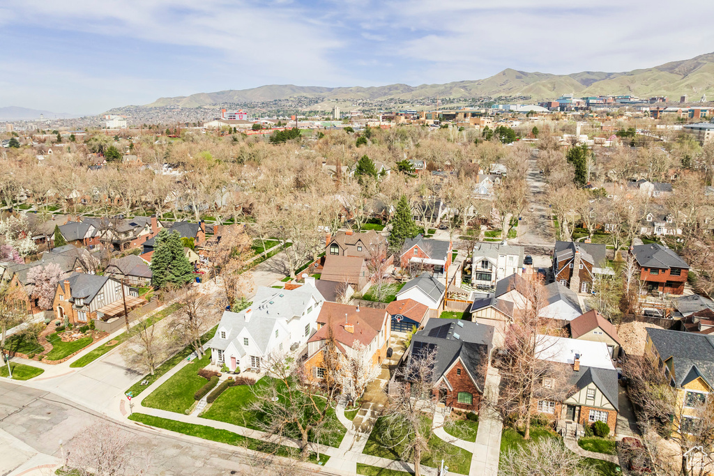 Bird's eye view with a residential view and a mountain view