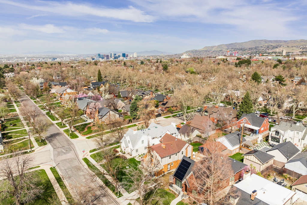 Bird's eye view with a residential view and a mountain view