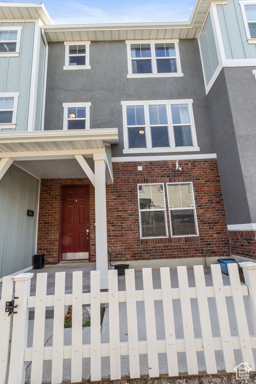 View of front of home featuring a fenced front yard and brick siding