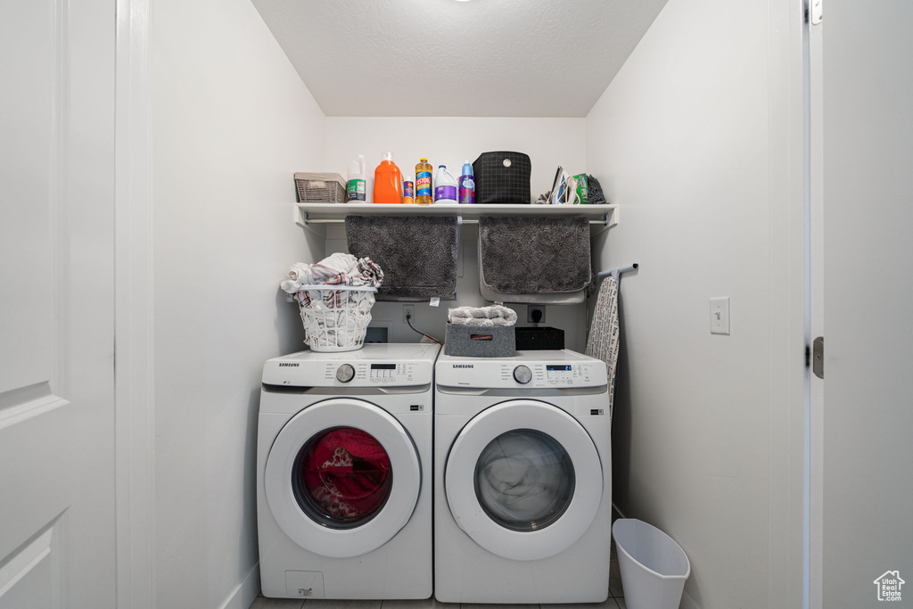 Laundry area with independent washer and dryer and laundry area