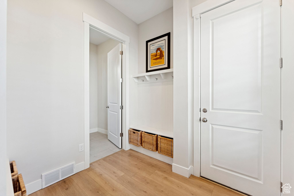 Photo 37 for MLS #2076664 at 10713 S Lake Terrace Ave