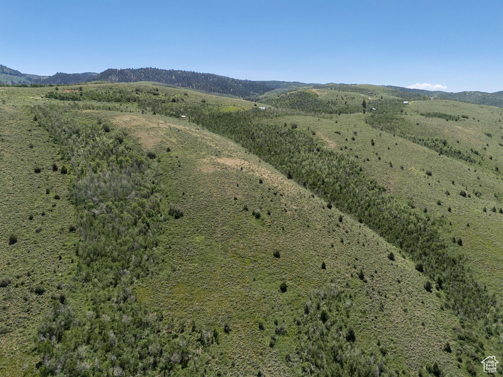 Aerial overview of property\\\'s location featuring a mountain backdrop