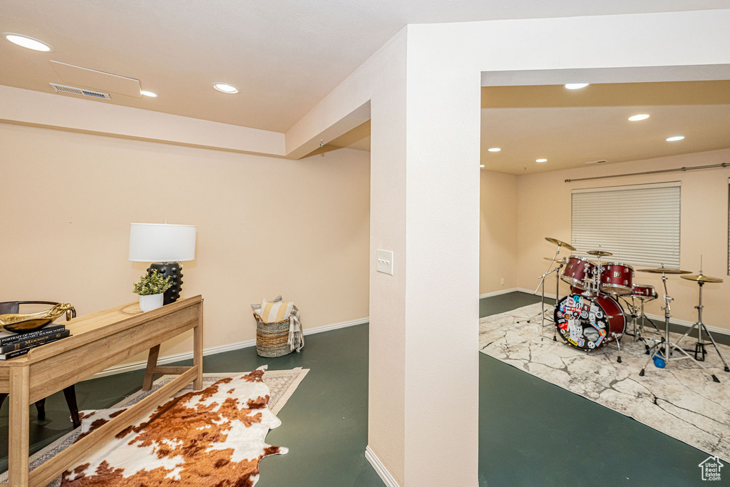 Game room with recessed lighting