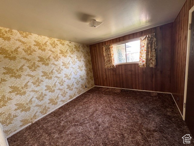 Carpeted empty room with wallpapered walls