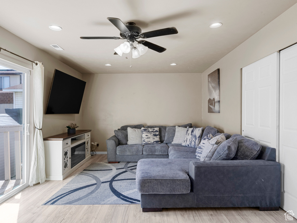 Living area featuring recessed lighting, light wood finished floors, visible vents, and a ceiling fan