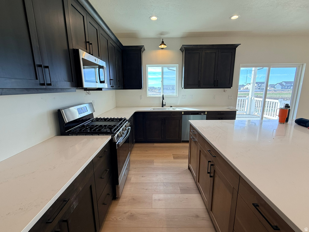 2405 W 3200 N Farr West, UT 84404