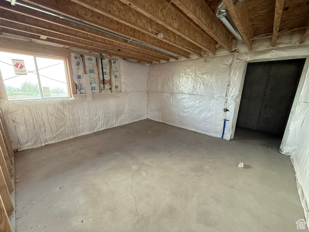 2405 W 3200 N Farr West, UT 84404