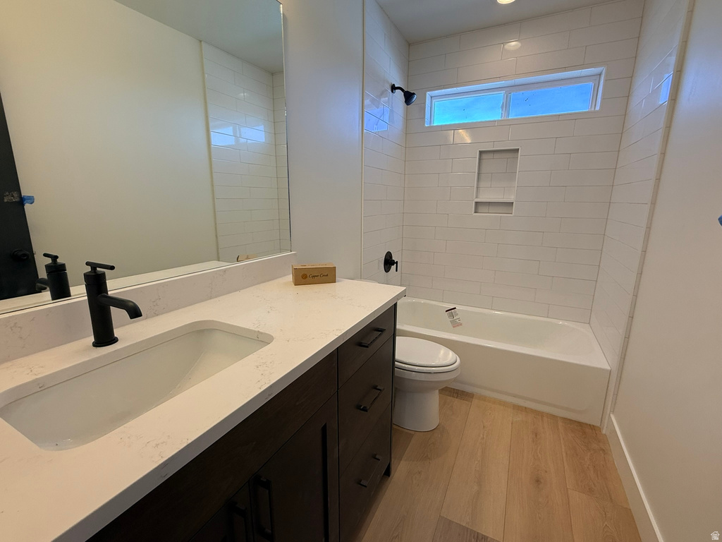 2405 W 3200 N Farr West, UT 84404