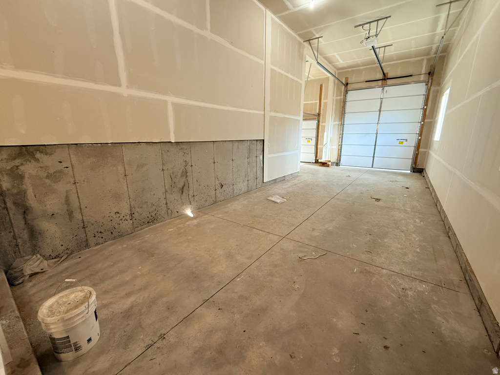 2405 W 3200 N Farr West, UT 84404