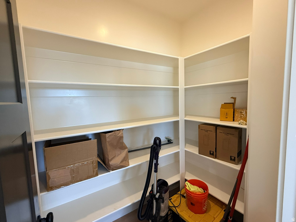 2405 W 3200 N Farr West, UT 84404