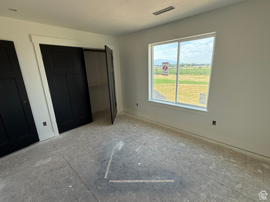 2405 W 3200 N Farr West, UT 84404