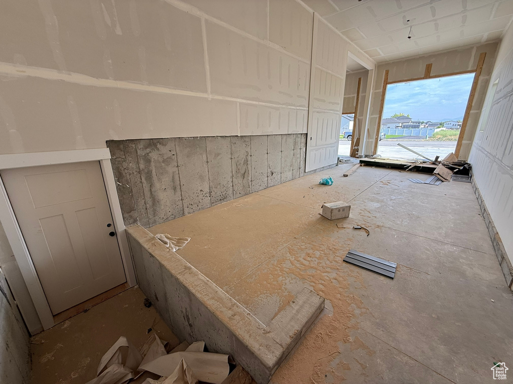2405 W 3200 N Farr West, UT 84404