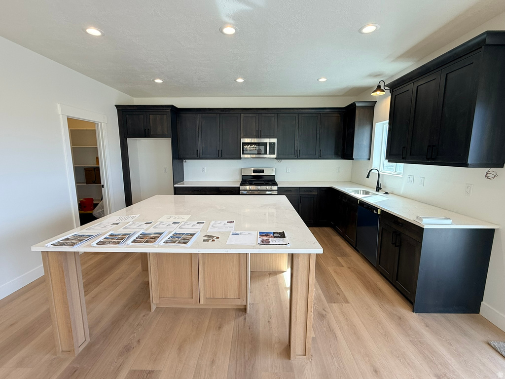 2405 W 3200 N Farr West, UT 84404