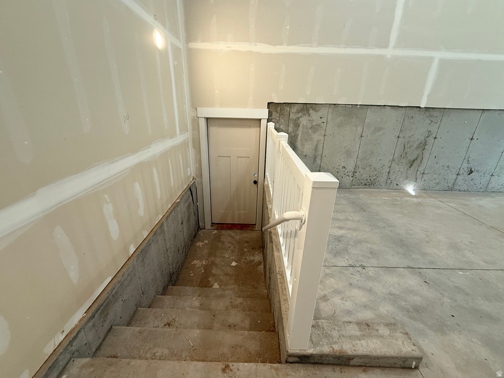 2405 W 3200 N Farr West, UT 84404