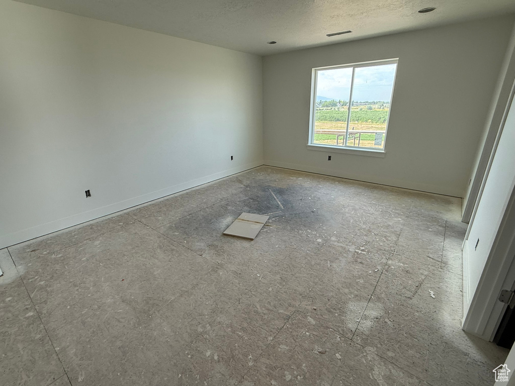 2405 W 3200 N Farr West, UT 84404
