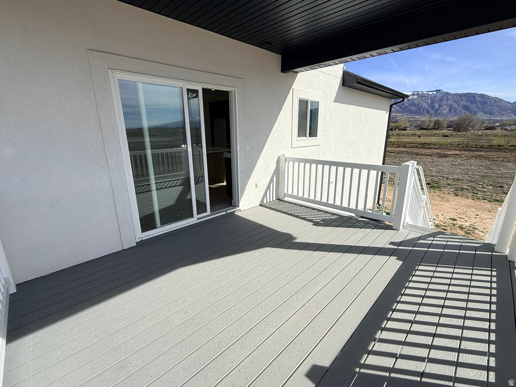 2405 W 3200 N Farr West, UT 84404