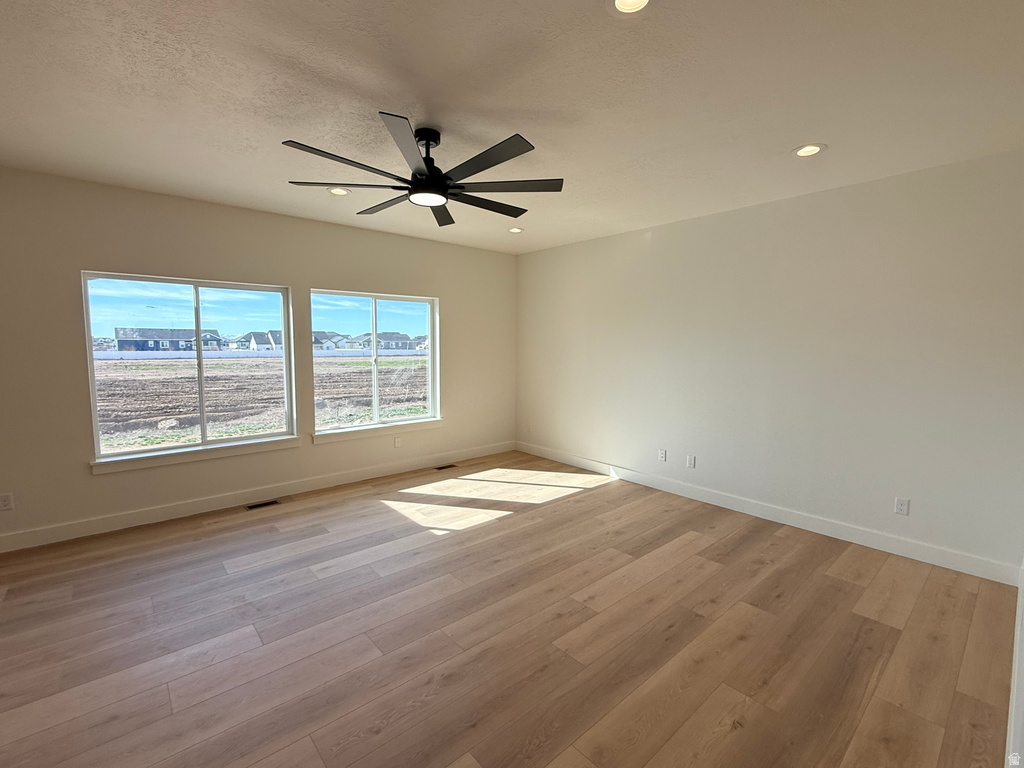 2405 W 3200 N Farr West, UT 84404