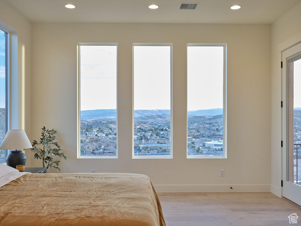 Bedroom featuring light wood-style flooring, visible vents, and recessed lighting