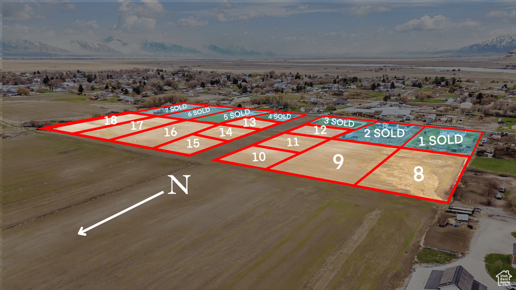 Birds eye view of property featuring a mountain view