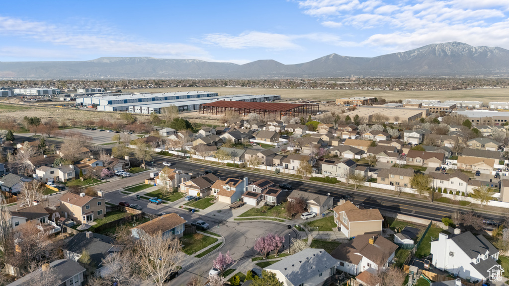 Bird\\\\\\\'s eye view with a residential view and a mountain view