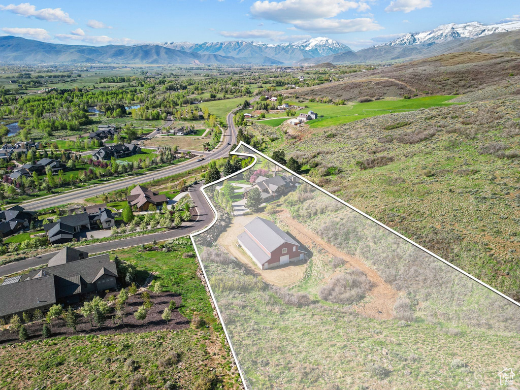 Bird\'s eye view of a mountainous background
