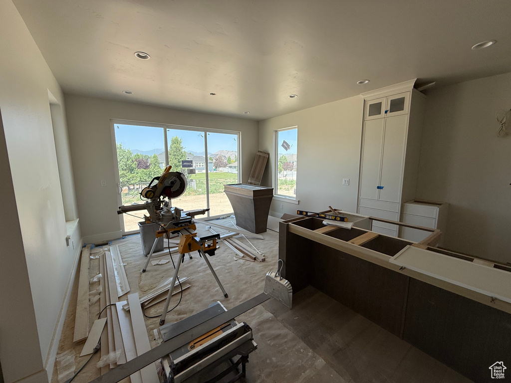 Misc room featuring recessed lighting