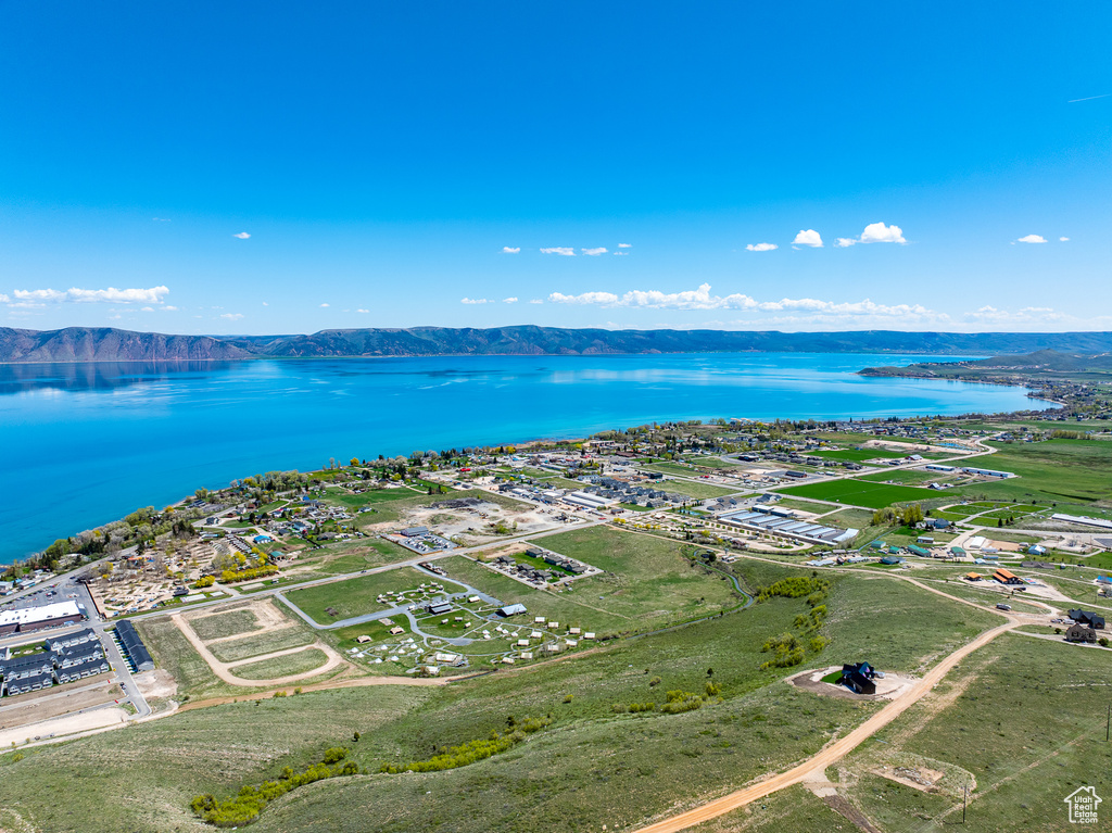 Bird's eye view of a water and mountain view