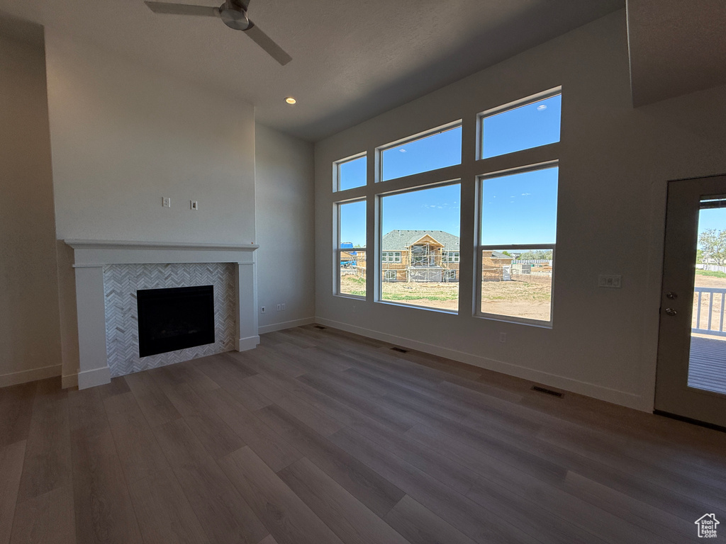 Unfurnished living room featuring a ceiling fan, healthy amount of natural light, baseboards, and recessed lighting