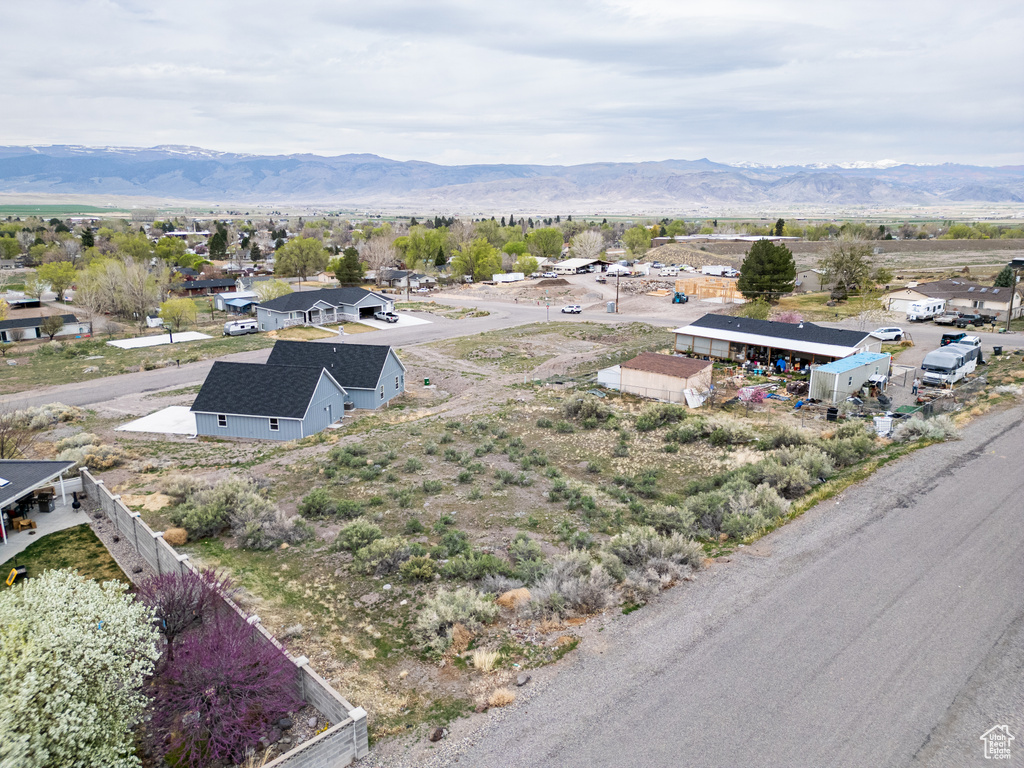 Aerial view with a mountain view