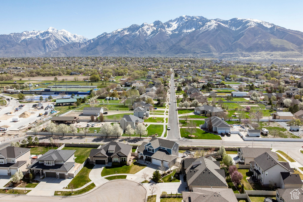 Bird's eye view featuring a residential view and a mountain view