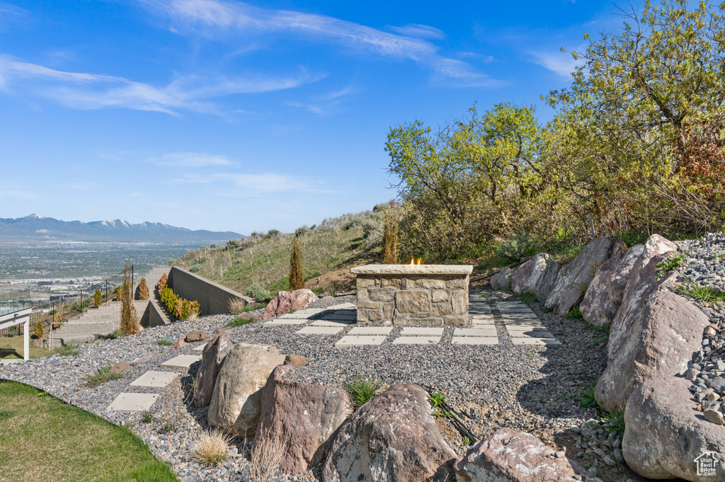 View of yard featuring a mountain view