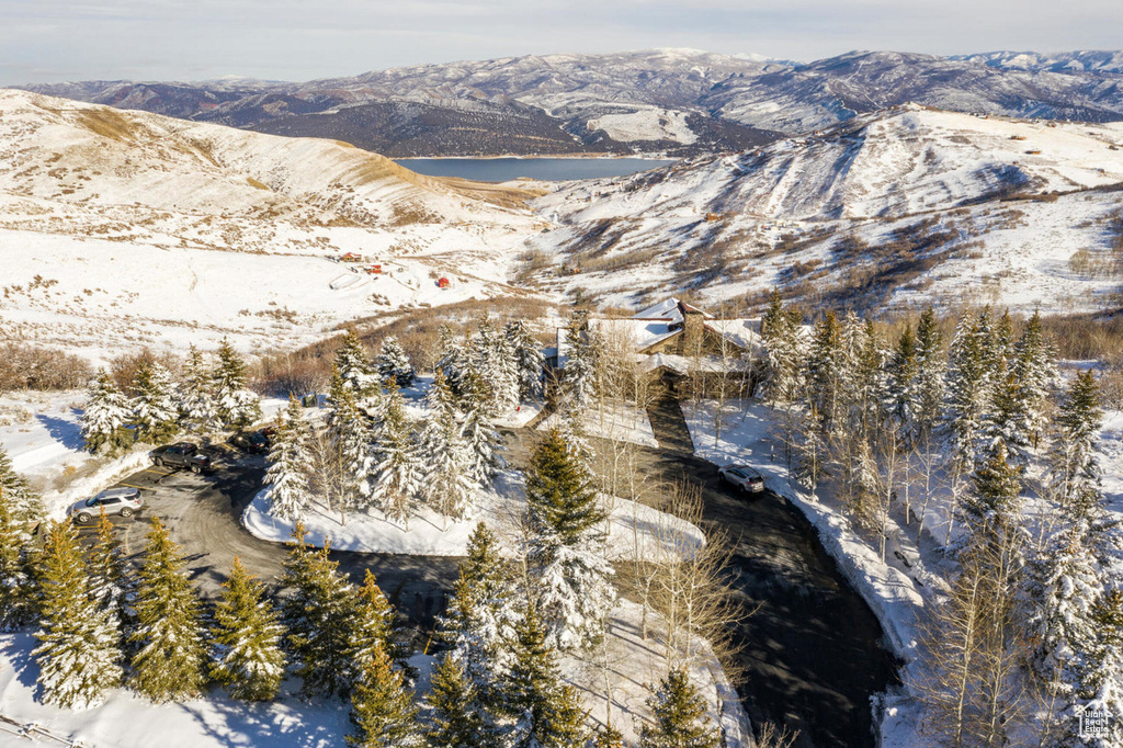 Snowy aerial view with a mountain view
