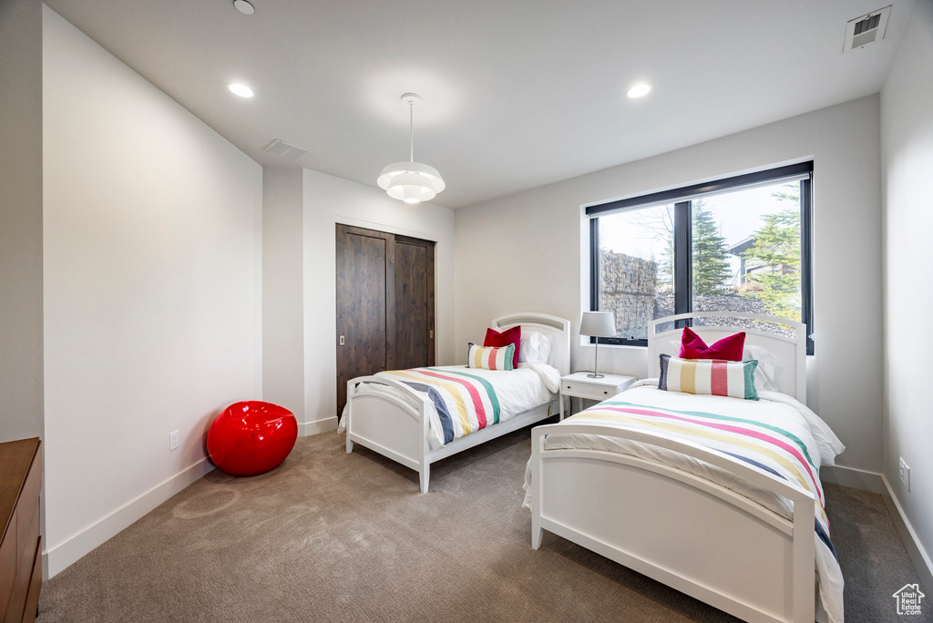 Carpeted bedroom featuring visible vents, recessed lighting, baseboards, and a closet