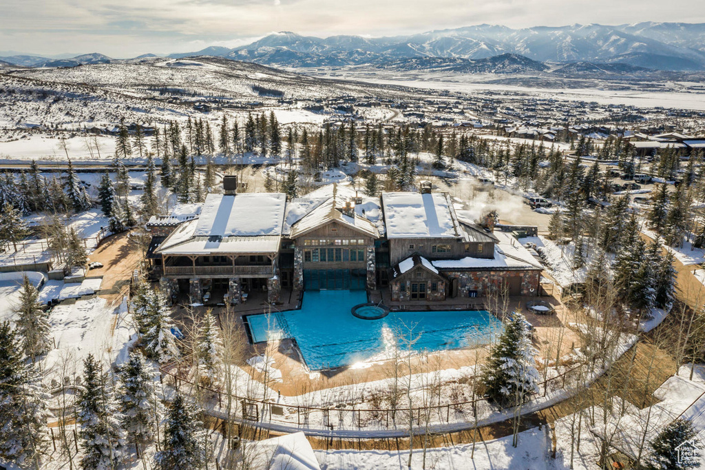 Snowy aerial view with a mountain view