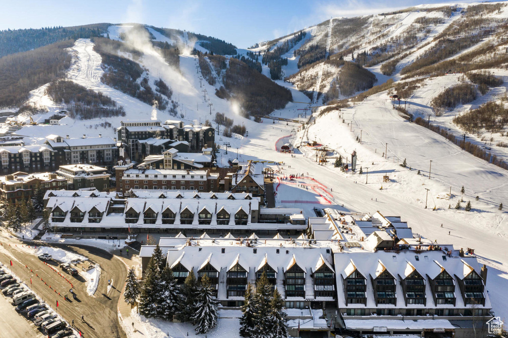 Snowy aerial view featuring a mountain view