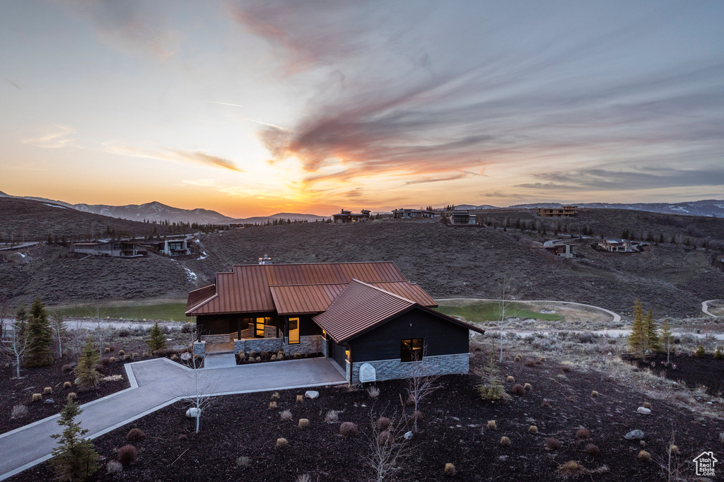 Birds eye view of property featuring a mountain view