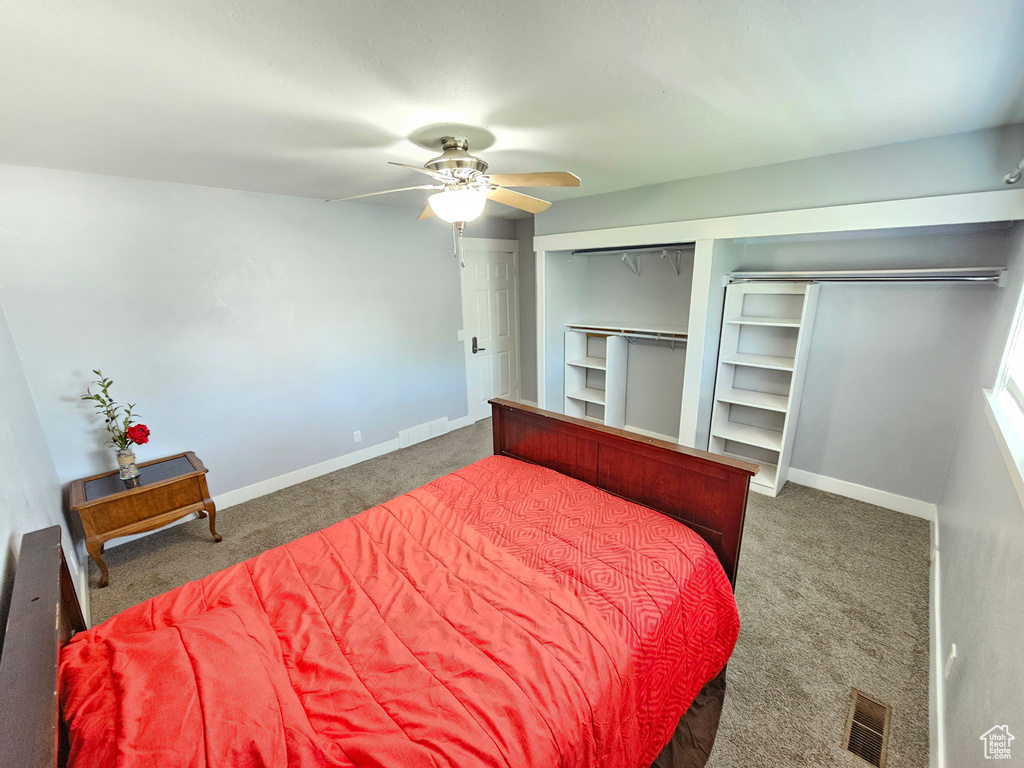 Bedroom with carpet flooring, baseboards, and a ceiling fan