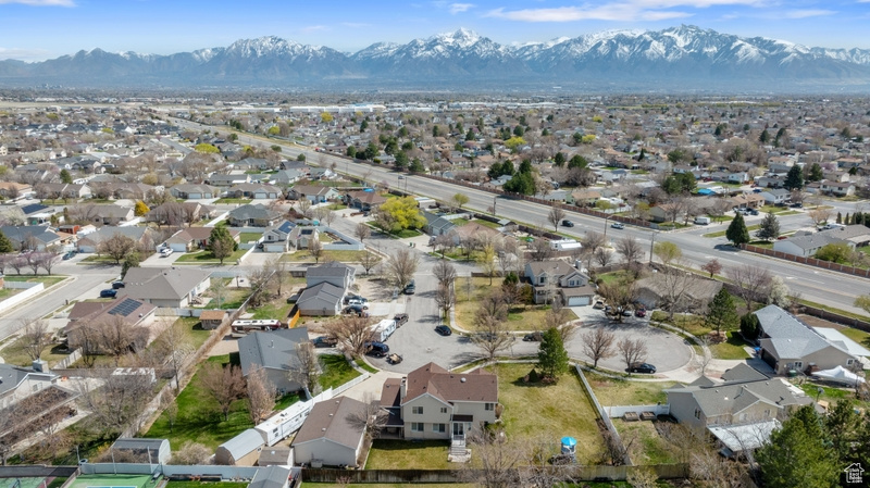 Bird\\\\\\\\\\\\\\\\\\\\\\\\\\\\\\\\\\\\\\\\\\\\\\\\\\\\\\\\\\\\\\\'s eye view featuring a residential view and a mountain view