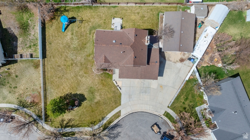 Birds eye view of property