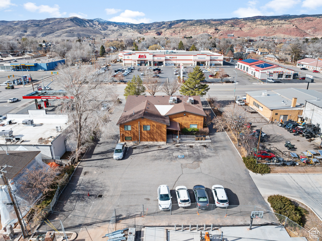 Aerial view with a mountain view
