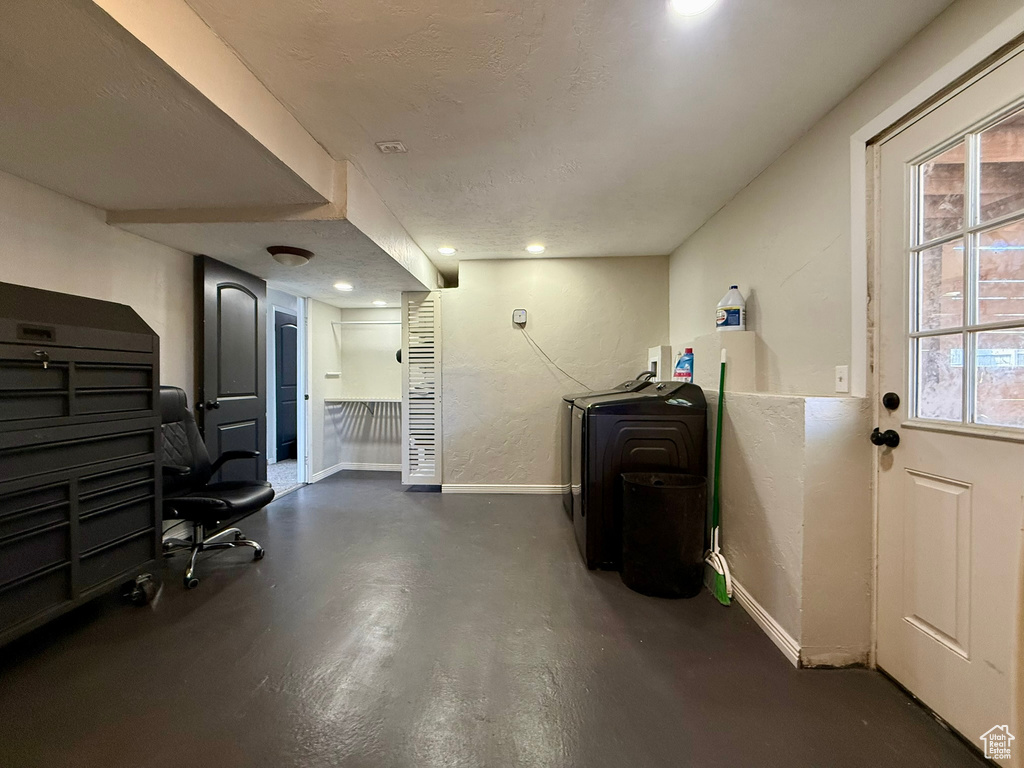 Basement with baseboards, healthy amount of natural light, washer / dryer, and recessed lighting