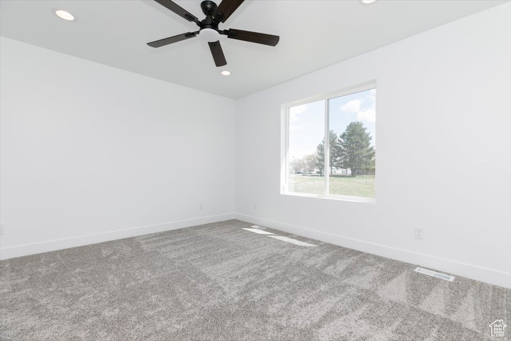 Unfurnished room with carpet flooring, baseboards, visible vents, recessed lighting, and ceiling fan