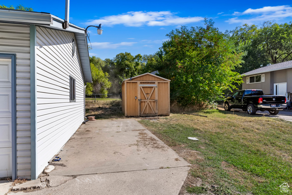 View of yard with an outbuilding and a storage unit