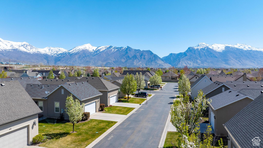 View of mountain feature featuring a residential view