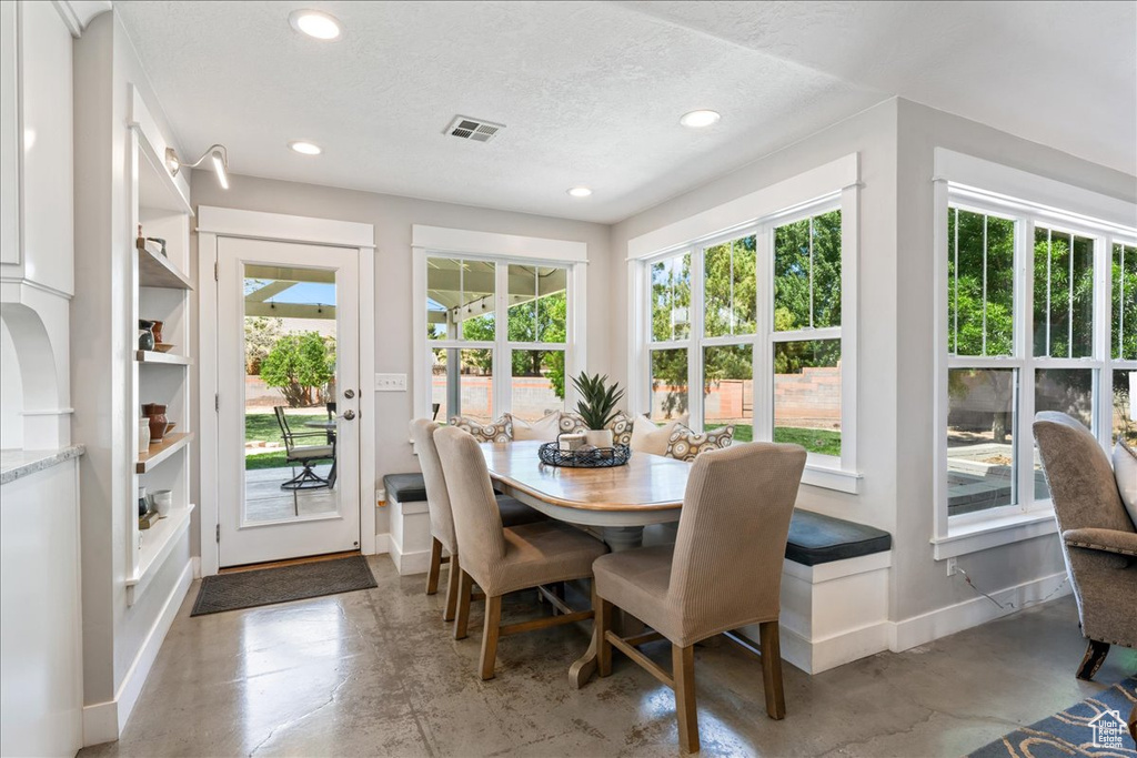 Sunroom with visible vents and a healthy amount of sunlight