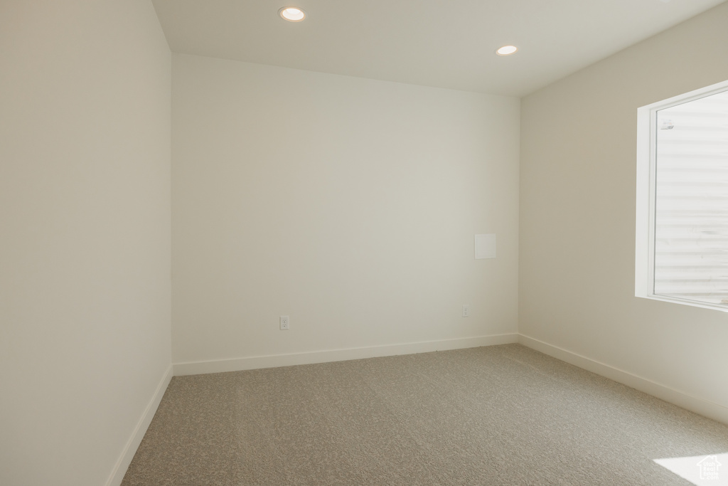 Carpeted spare room with recessed lighting and baseboards