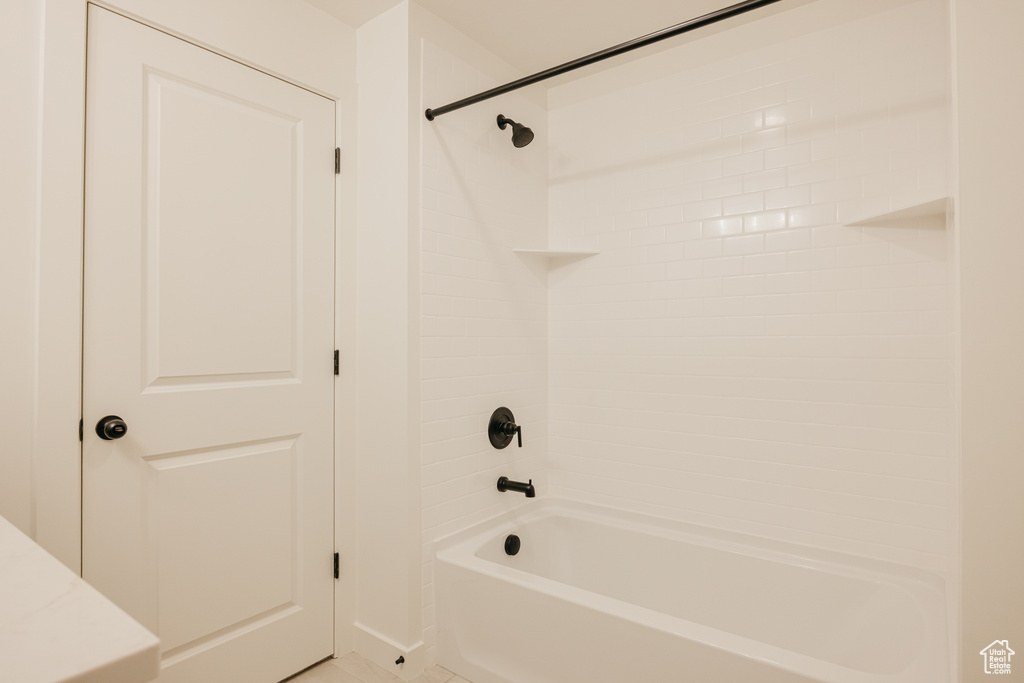 Bathroom with shower / bathtub combination