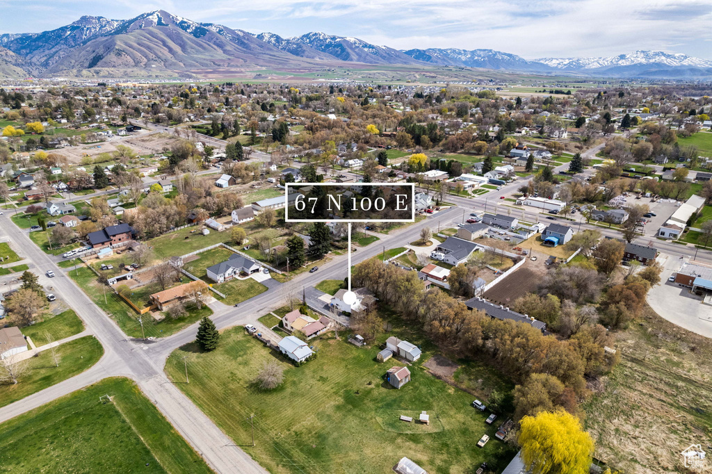 Bird's eye view featuring a residential view and a mountain view