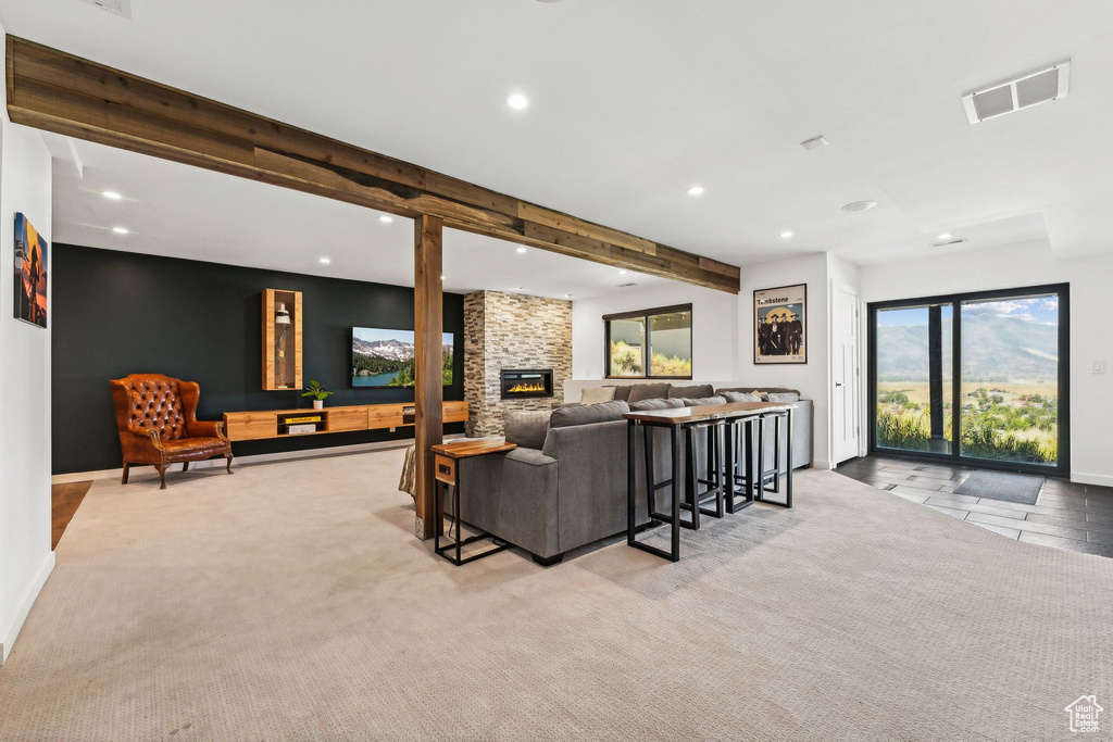 Carpeted living room with a healthy amount of sunlight, baseboards, visible vents, and recessed lighting