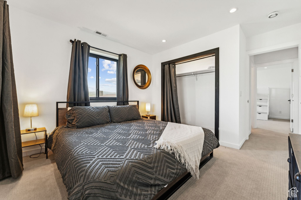 Bedroom featuring light carpet, a closet, visible vents, and recessed lighting